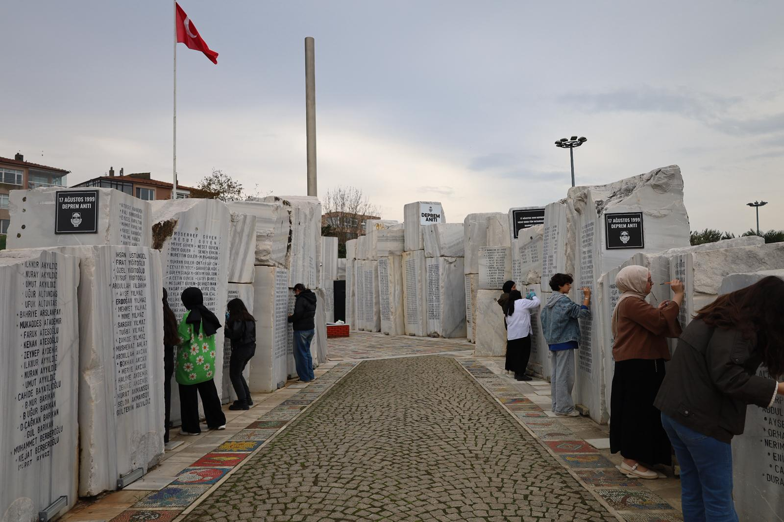 Dünya Gönüllüler Günü’nde Üniversitelilerden Duygulandıran Çalışma: