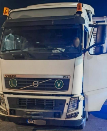 Yalova’da Gece Vakti Ağır Yük Taşırken Yakalandılar: İki Araç Trafikten Men Edildi