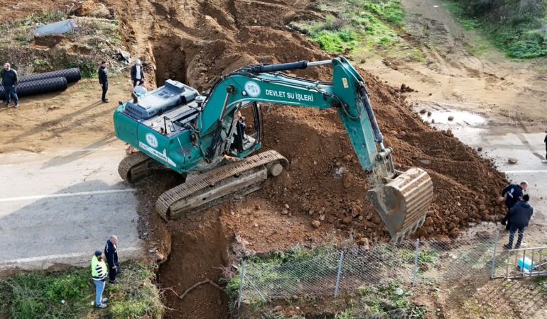 Armutlu’da Dere Hatları Yenileniyor, İlçe Giriş Projesi Başladı