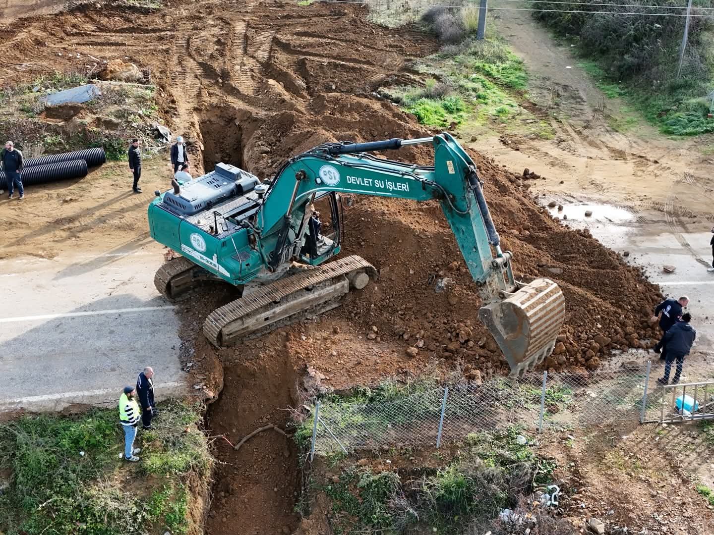 Armutlu’da Dere Hatları Yenileniyor, İlçe Giriş Projesi Başladı