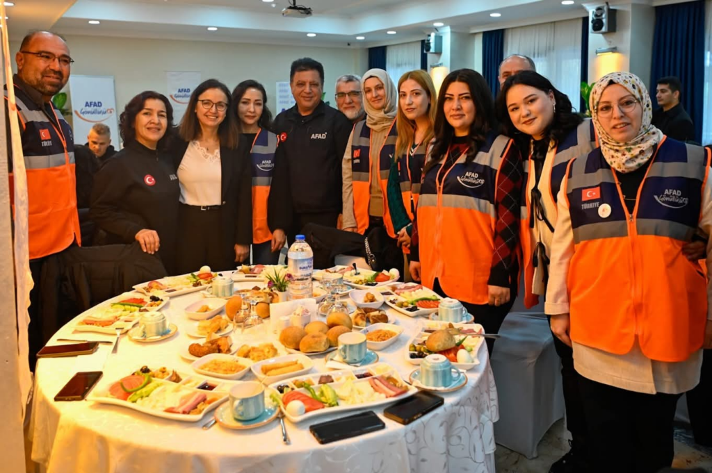 Yalova Valisi Dr. Hülya Kaya, AFAD Gönüllüleri ve STK Temsilcileriyle Bir Araya Geldi