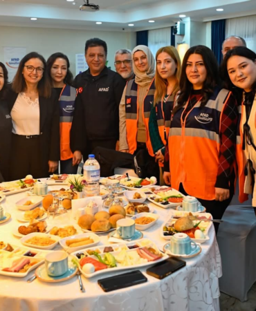 Yalova Valisi Dr. Hülya Kaya, AFAD Gönüllüleri ve STK Temsilcileriyle Bir Araya Geldi