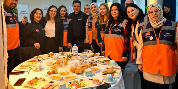 Yalova Valisi Dr. Hülya Kaya, AFAD Gönüllüleri ve STK Temsilcileriyle Bir Araya Geldi