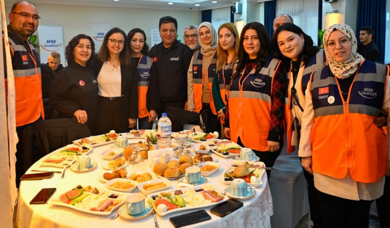 Yalova Valisi Dr. Hülya Kaya, AFAD Gönüllüleri ve STK Temsilcileriyle Bir Araya Geldi