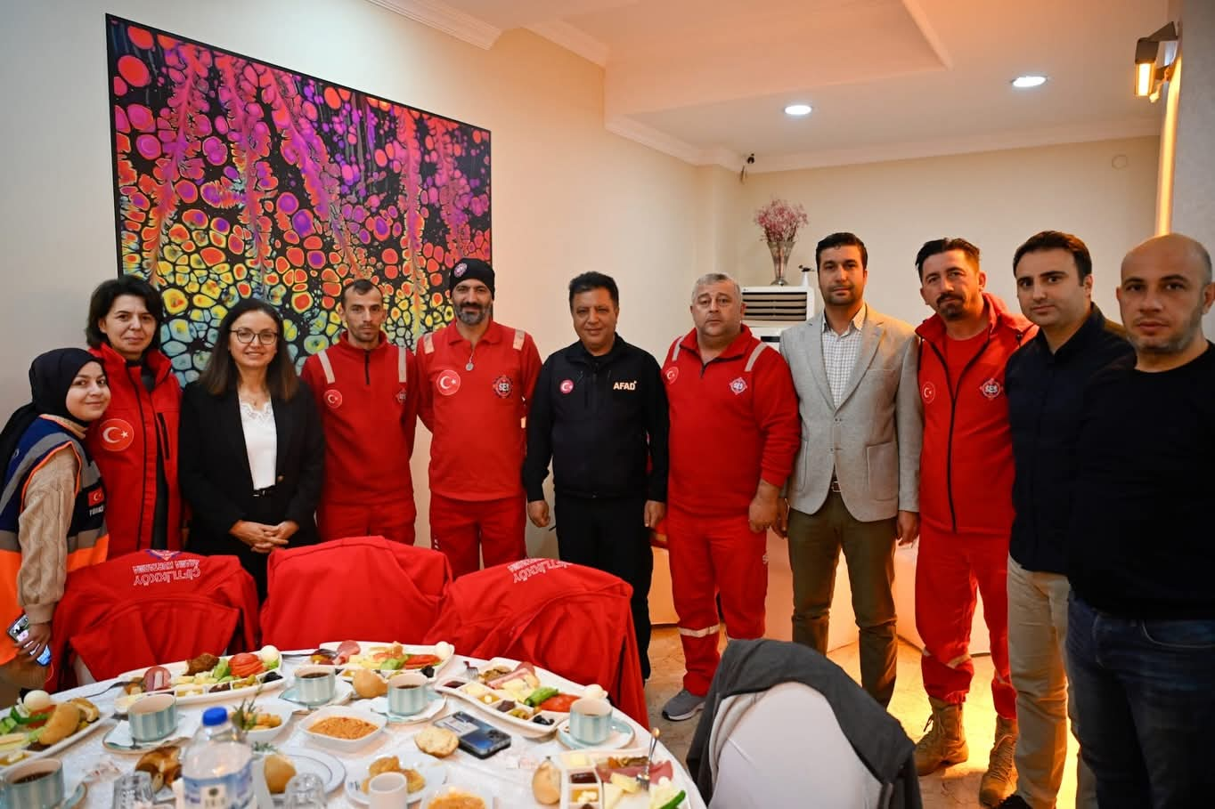 Yalova Valisi Dr. Hülya Kaya, AFAD Gönüllüleri ve STK Temsilcileriyle Bir Araya Geldi 7 Yalova Valisi Dr. Hülya Kaya, AFAD Gönüllüleri ve STK Temsilcileriyle Bir Araya Geldi