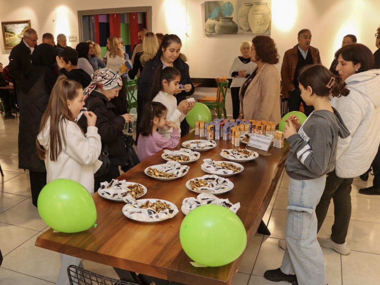 Engelsiz Kafe’nin Çölyak Mutfağı’nda Hastalar ve Aileleri Bir Araya Geldi 7 Engelsiz Kafe’nin Çölyak Mutfağı’nda Hastalar ve Aileleri Bir Araya Geldi