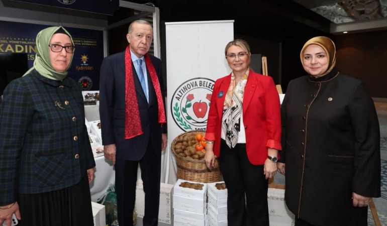 Altınova, Uluslararası Kadın Zirvesi’nde Parladı: Başkan Yasemin Fazlaca, Cumhurbaşkanı Erdoğan’ı Ağırladı