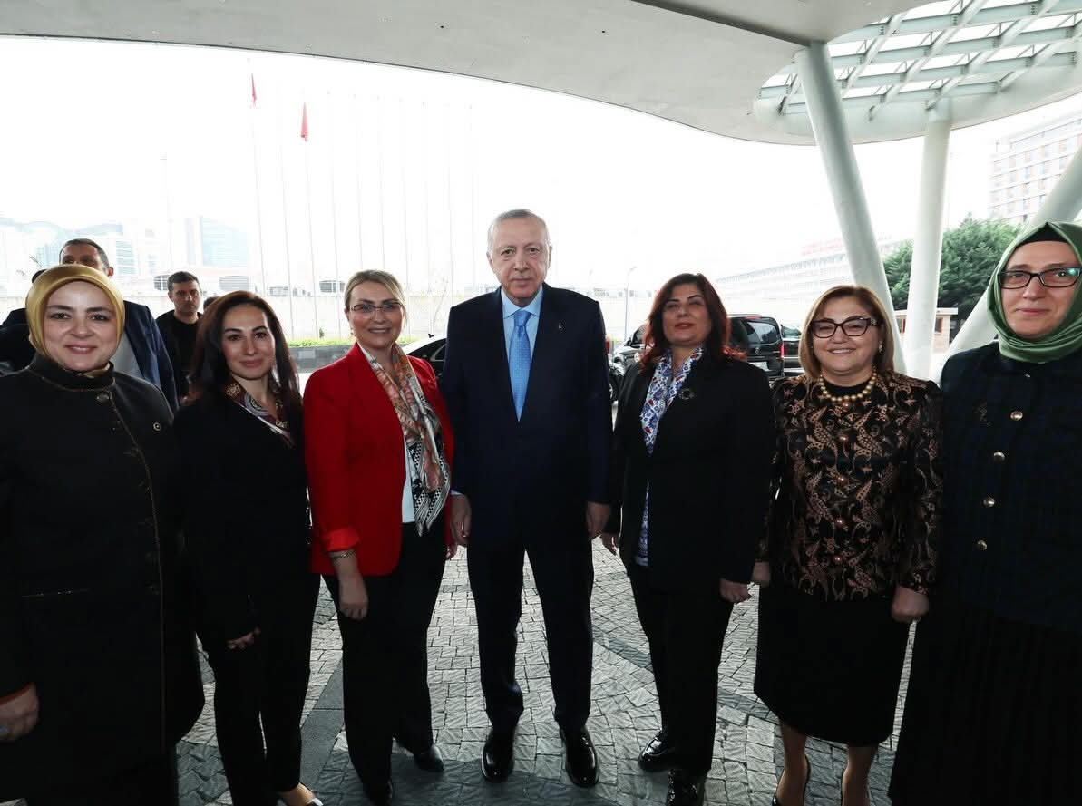 Altınova, Uluslararası Kadın Zirvesi’nde Parladı: Başkan Yasemin Fazlaca, Cumhurbaşkanı Erdoğan’ı Ağırladı 4 Altınova, Uluslararası Kadın Zirvesi’nde Parladı: Başkan Yasemin Fazlaca, Cumhurbaşkanı Erdoğan’ı Ağırladı