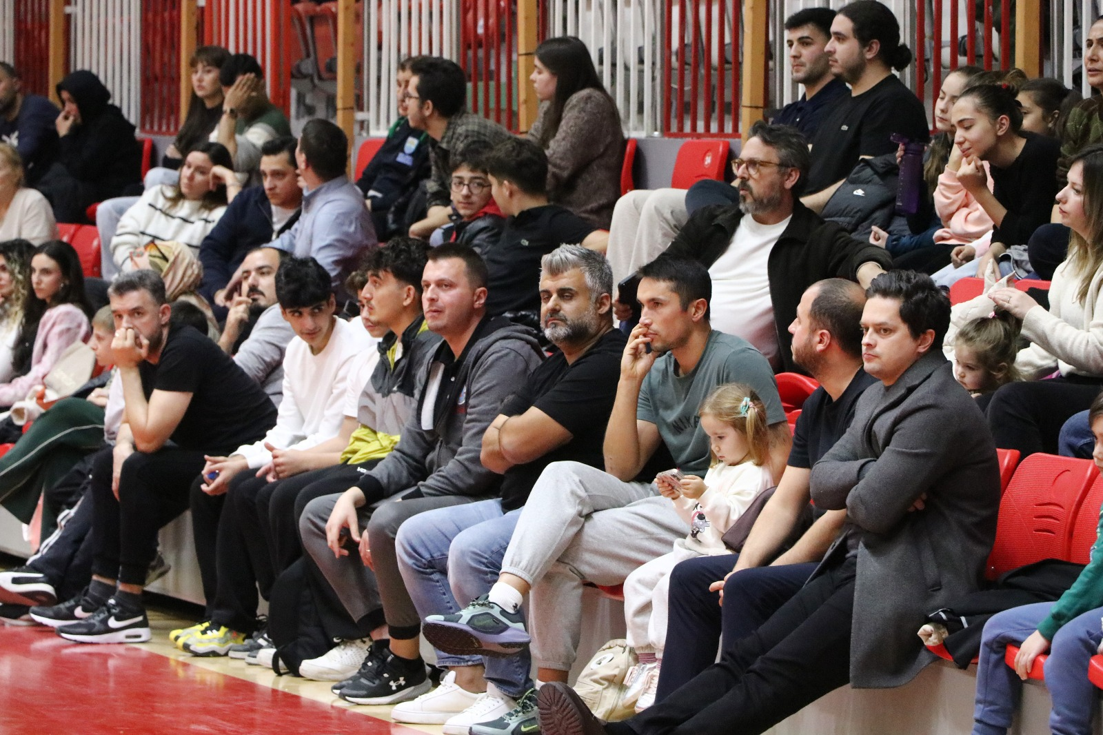 ÇİFTLİKKÖY BELEDİYE BARGELLO UŞAK’A DİŞ GEÇİREMEDİ (66-72) 6 ÇİFTLİKKÖY BELEDİYE BARGELLO UŞAK’A DİŞ GEÇİREMEDİ (66-72)