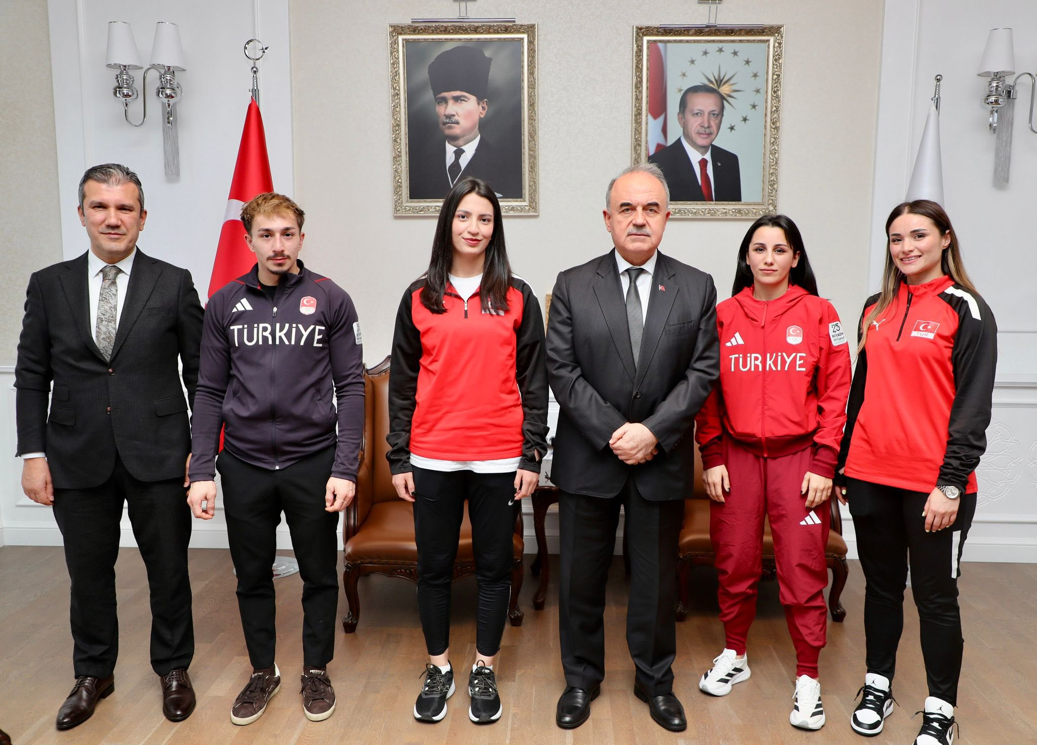 Ordu Valisi Muammer Erol Milli Sporcuları Makamında Ağırladı