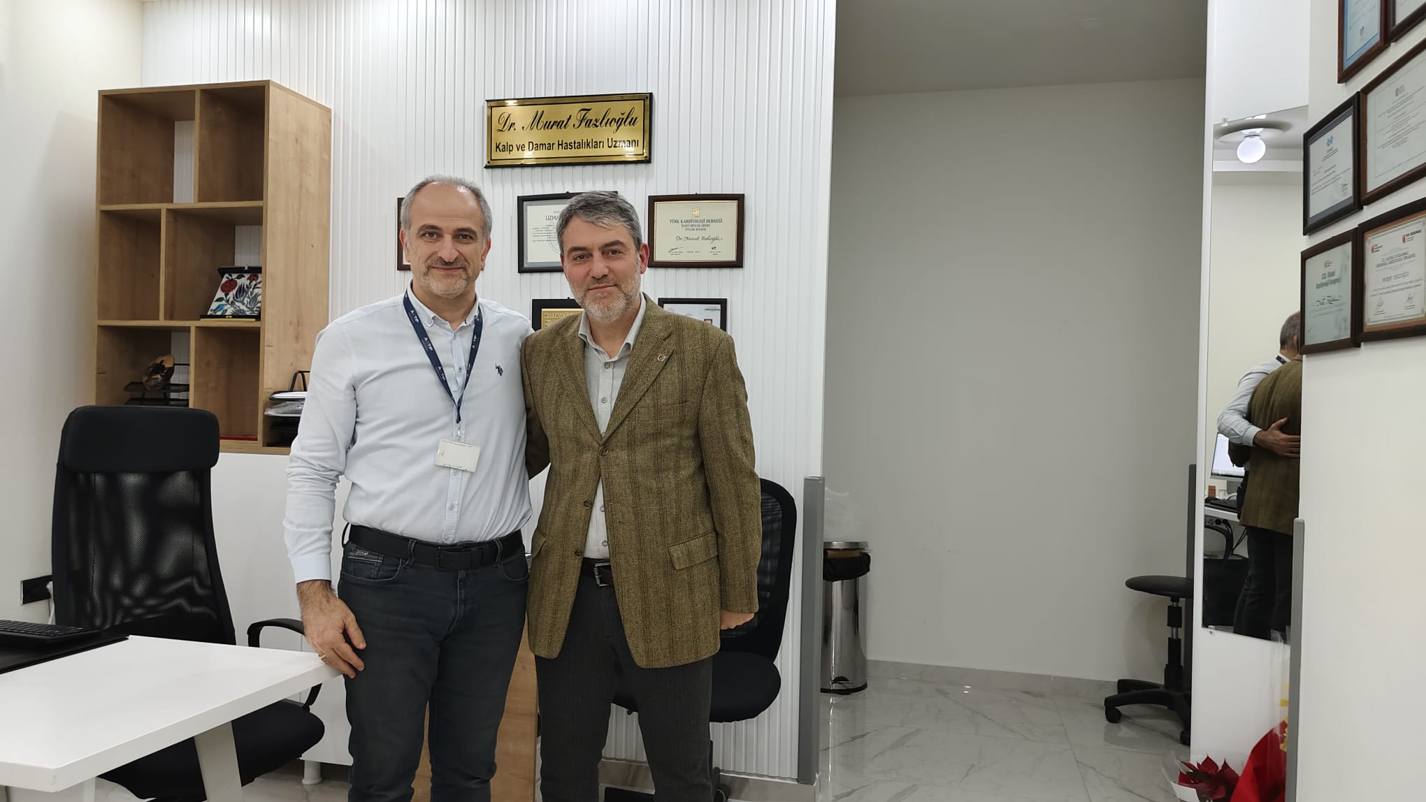 Yalova’da Duayen Kardiyolog Murat Fazlıoğlu’na Yeni Hastanelerinde Hayırlı Olsun Ziyareti 4 Yalova’da Duayen Kardiyolog Murat Fazlıoğlu’na Yeni Hastanelerinde Hayırlı Olsun Ziyareti