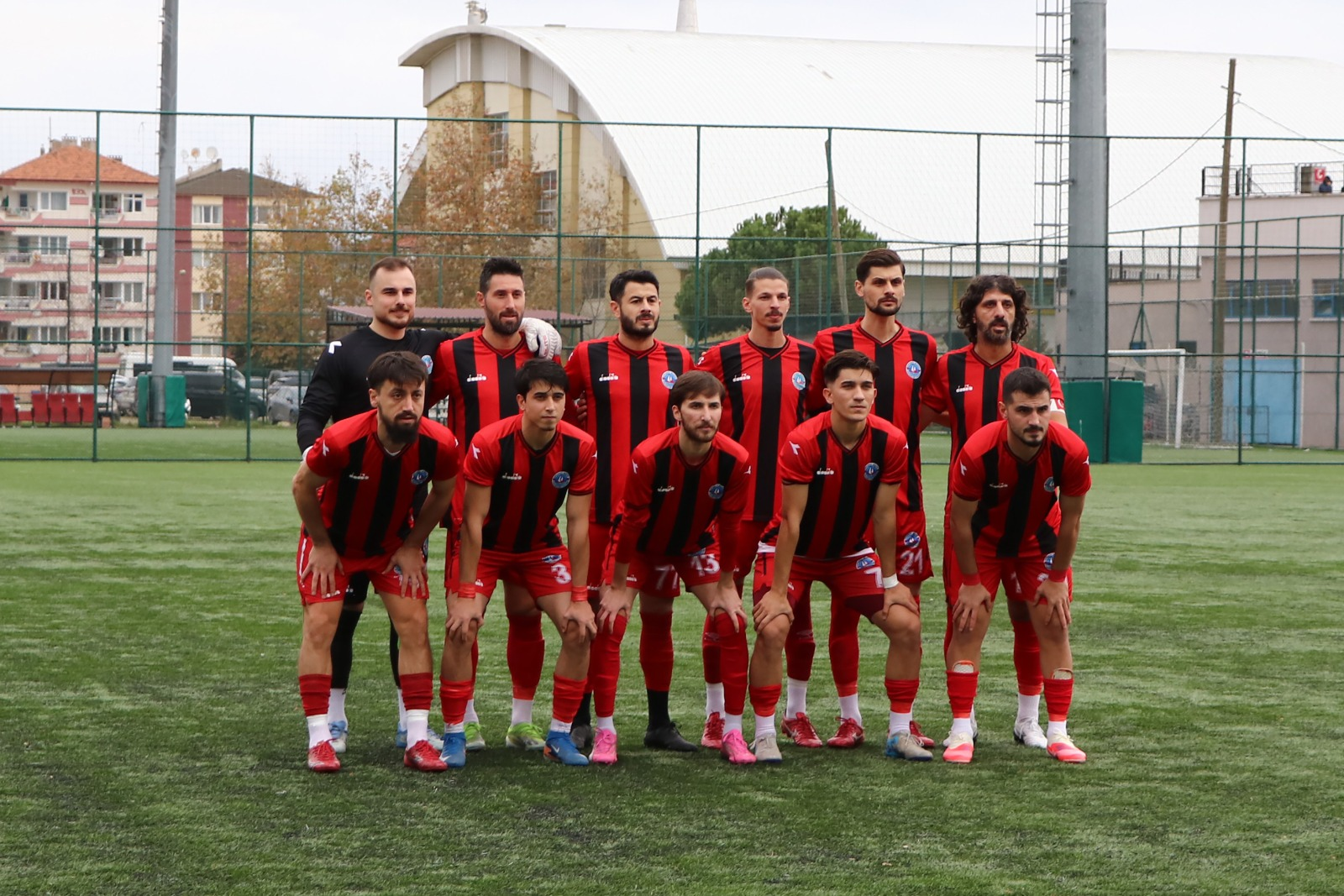 ÇİFTLİKKÖY BELEDİYESPOR, SOĞUCAK’I 2 GOLLE GEÇTİ 2-0 1 ÇİFTLİKKÖY BELEDİYESPOR, SOĞUCAK’I 2 GOLLE GEÇTİ 2-0