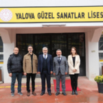 YALOVA GÜZEL SANATLAR LİSESİ’NDE RENKLİ SERGİ VE MÜZİK DİNLETİSİ