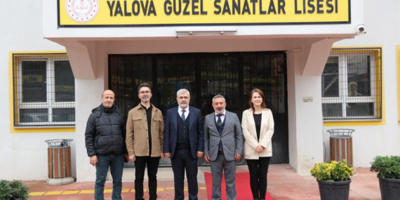 YALOVA GÜZEL SANATLAR LİSESİ’NDE RENKLİ SERGİ VE MÜZİK DİNLETİSİ