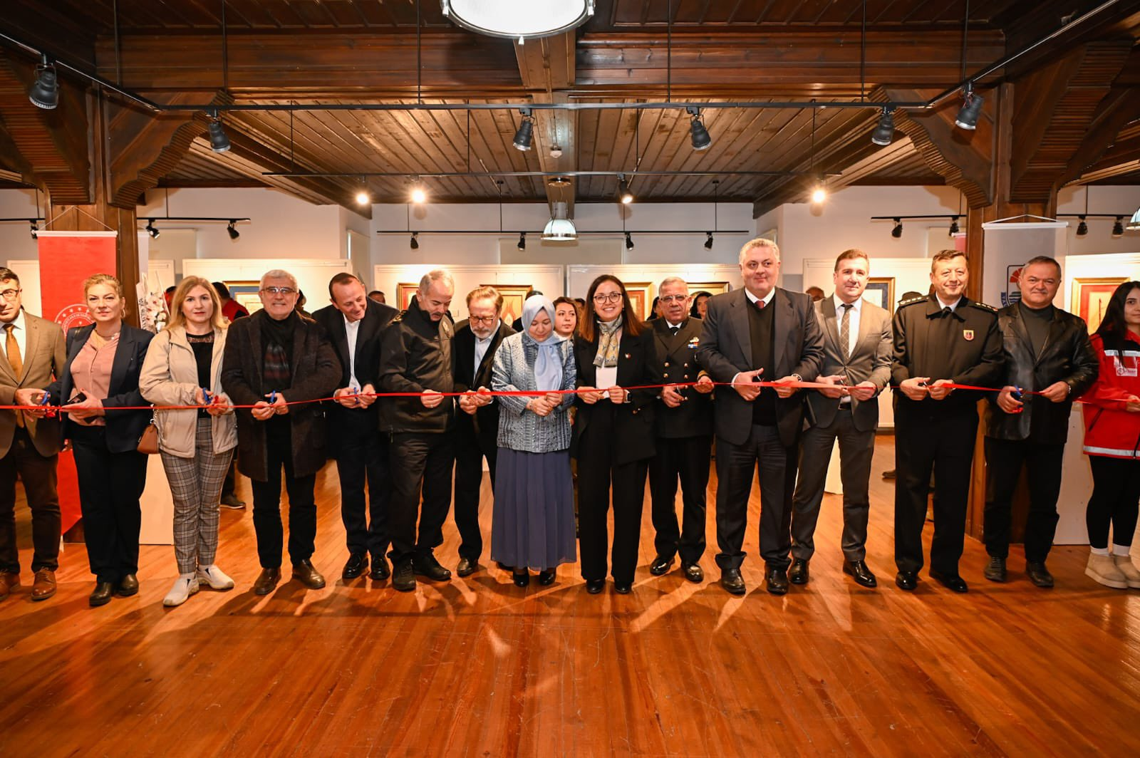 YALOVA VALİSİ DR. HÜLYA KAYA, AİLE YILI ETKİNLİKLERİ KAPSAMINDA DÜZENLENEN TEZHİP SERGİSİNİN AÇILIŞINA KATILDI