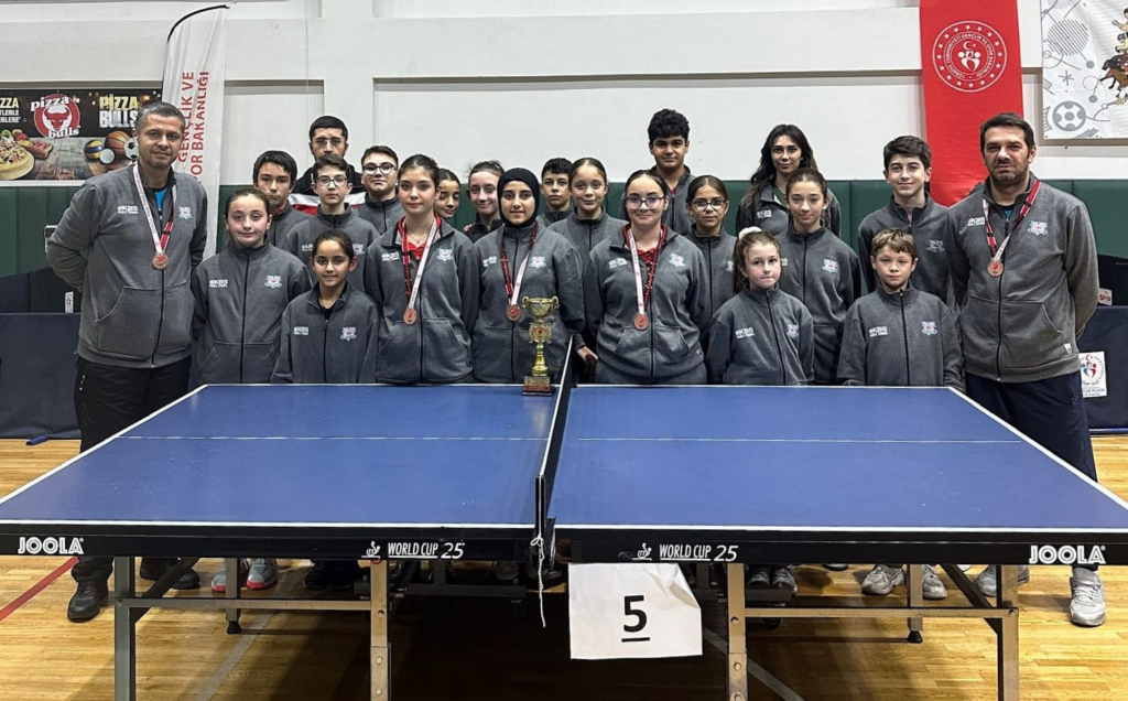YALOVA BELEDİYESPOR GENÇLER BÖLGE MASA TENİSİ ŞAMPİYONASI’NDA 3.’LÜK ELDE ETTİ