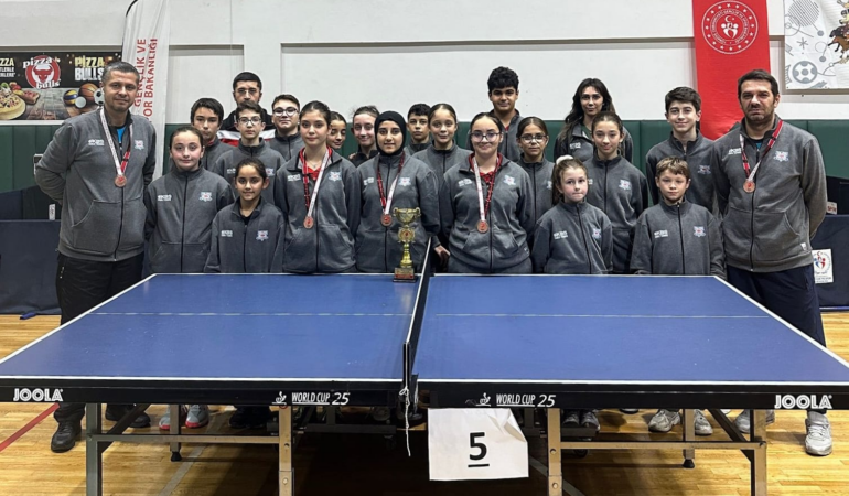 YALOVA BELEDİYESPOR GENÇLER BÖLGE MASA TENİSİ ŞAMPİYONASI’NDA 3.’LÜK ELDE ETTİ