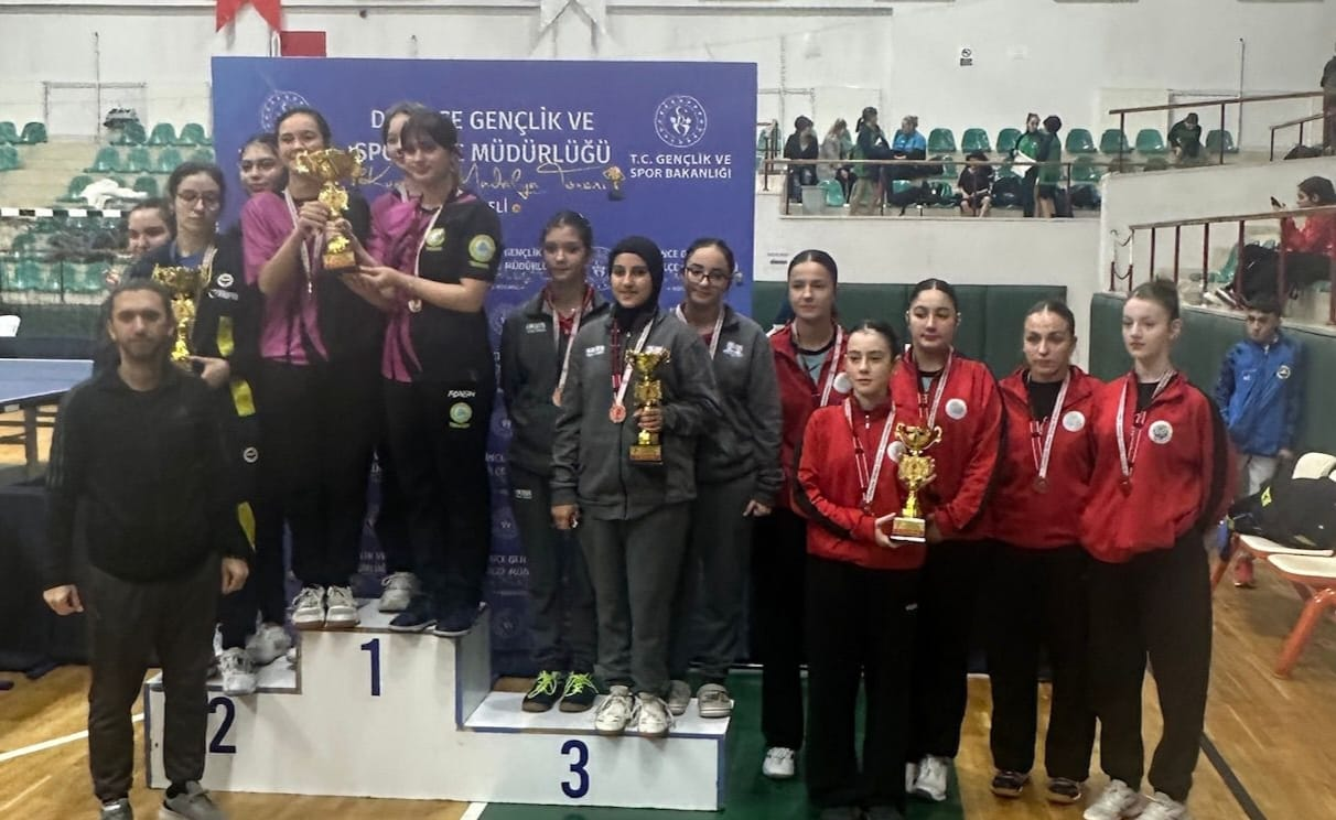YALOVA BELEDİYESPOR GENÇLER BÖLGE MASA TENİSİ ŞAMPİYONASI’NDA 3.’LÜK ELDE ETTİ