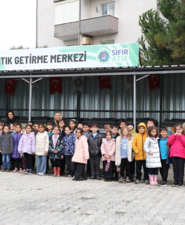 ÇİFTLİKKÖY’DE MİNİK ÖĞRENCİLERDEN SIFIR ATIK DUYARLILIĞI