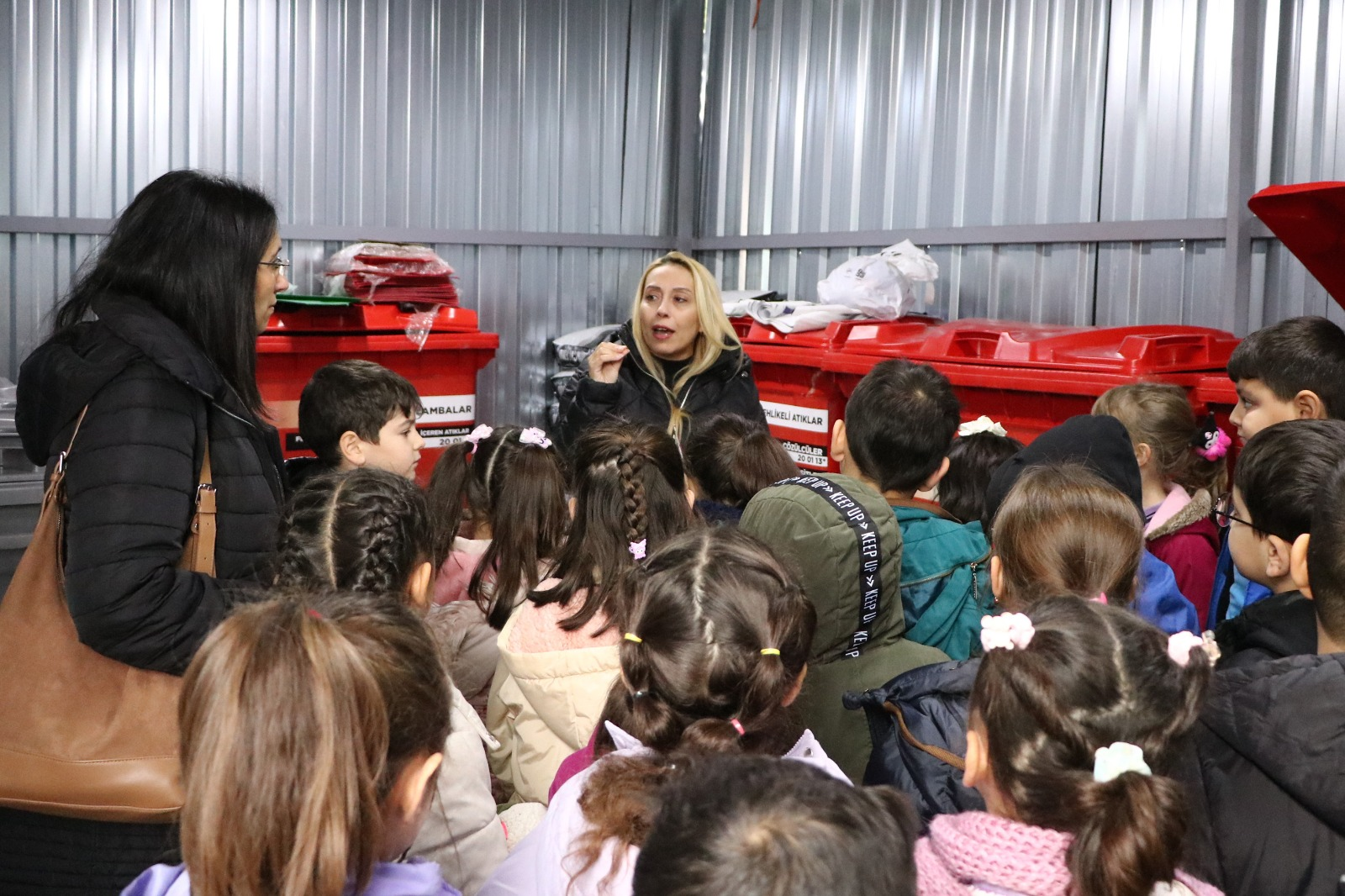 ÇİFTLİKKÖY’DE MİNİK ÖĞRENCİLERDEN SIFIR ATIK DUYARLILIĞI 1 ÇİFTLİKKÖY’DE MİNİK ÖĞRENCİLERDEN SIFIR ATIK DUYARLILIĞI