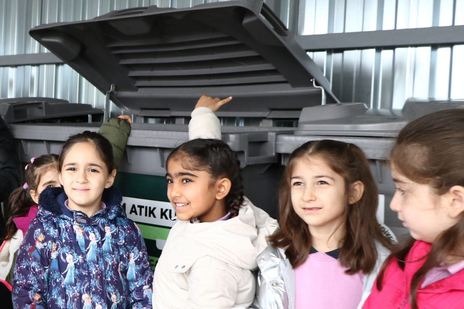 ÇİFTLİKKÖY’DE MİNİK ÖĞRENCİLERDEN SIFIR ATIK DUYARLILIĞI 5 ÇİFTLİKKÖY’DE MİNİK ÖĞRENCİLERDEN SIFIR ATIK DUYARLILIĞI