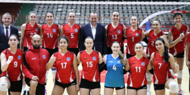 ÇİFTLİKKÖY’ÜN SULTANLARI BURSA BŞB’YE SET VERMEDİ : 3-0