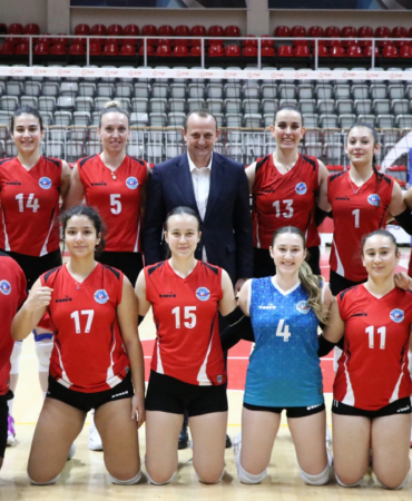 ÇİFTLİKKÖY’ÜN SULTANLARI BURSA BŞB’YE SET VERMEDİ : 3-0