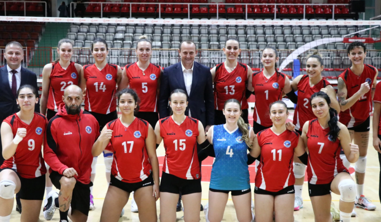 ÇİFTLİKKÖY’ÜN SULTANLARI BURSA BŞB’YE SET VERMEDİ : 3-0