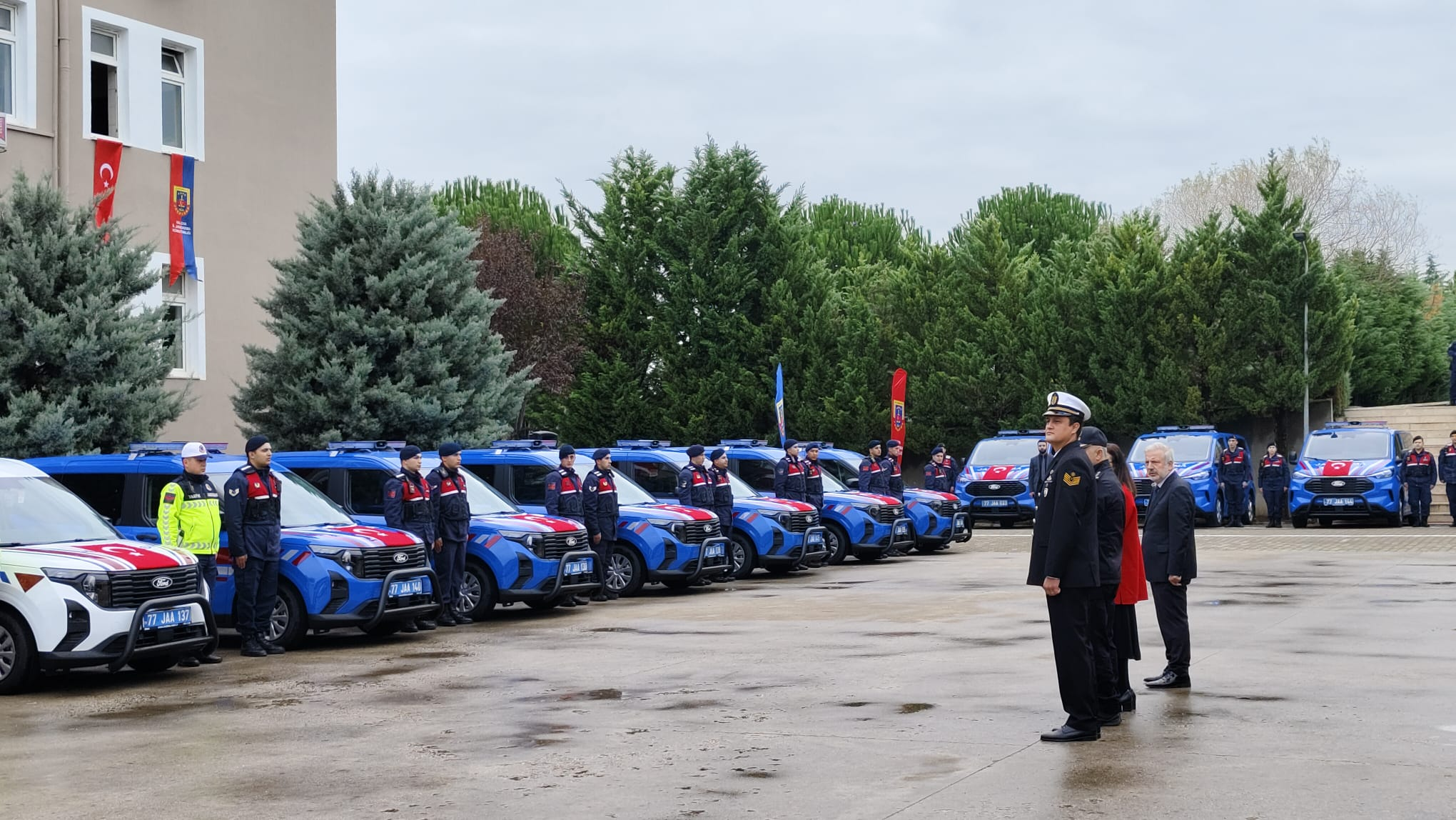 Yalova’ya Güvenlik Gücü: Emniyet ve Jandarmaya 45 Yeni Araç Teslim Edildi 10 Yalova’ya Güvenlik Gücü: Emniyet ve Jandarmaya 45 Yeni Araç Teslim Edildi