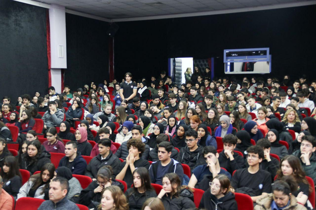 “Bu İş Sende Biter” Etkinlikleri YKS Birincilerini Yalovalı Öğrencilerle Buluşturdu 1 “Bu İş Sende Biter” Etkinlikleri YKS Birincilerini Yalovalı Öğrencilerle Buluşturdu