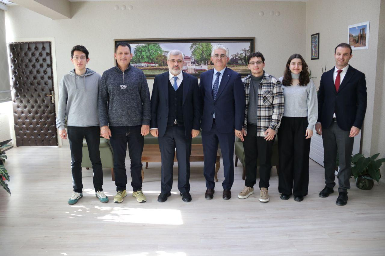 “Bu İş Sende Biter” Etkinlikleri YKS Birincilerini Yalovalı Öğrencilerle Buluşturdu 6 “Bu İş Sende Biter” Etkinlikleri YKS Birincilerini Yalovalı Öğrencilerle Buluşturdu