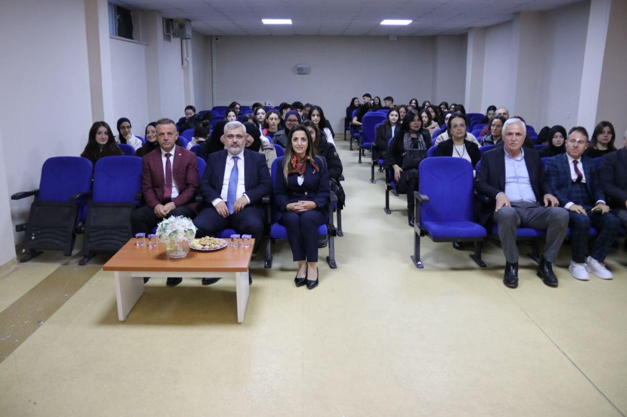 9. Geleneksel Cemil Meriç Edebiyat Bilgi Yarışması Büyük Heyecanla Tamamlandı 4 9. Geleneksel Cemil Meriç Edebiyat Bilgi Yarışması Büyük Heyecanla Tamamlandı