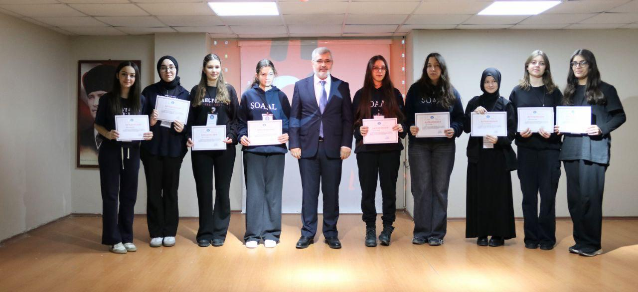 9. Geleneksel Cemil Meriç Edebiyat Bilgi Yarışması Büyük Heyecanla Tamamlandı 5 9. Geleneksel Cemil Meriç Edebiyat Bilgi Yarışması Büyük Heyecanla Tamamlandı