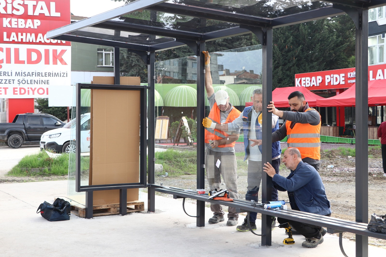 ÇİFTLİKKÖY’DE YENİ NESİL DURAKLAR DEVREYE ALINIYOR 5 ÇİFTLİKKÖY’DE YENİ NESİL DURAKLAR DEVREYE ALINIYOR