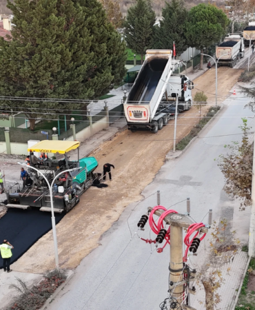ÇİFTLİKKÖY’DE ASFALT VE PARKE ÇALIŞMALARI SÜRÜYOR