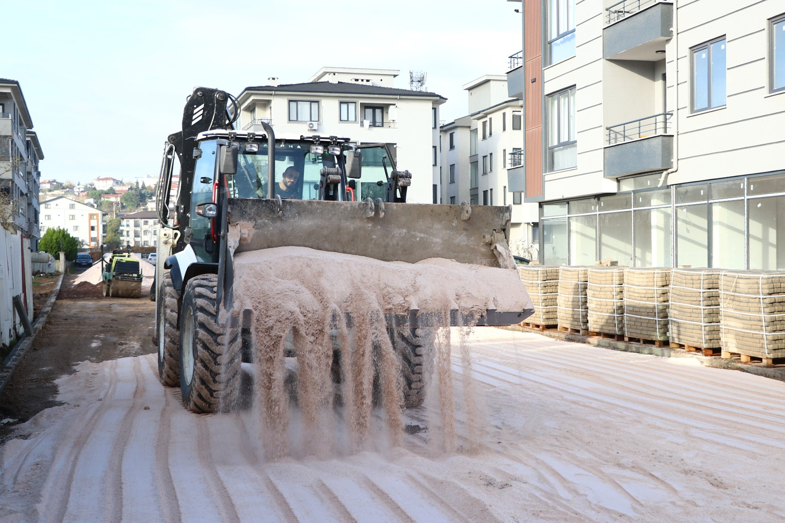 ÇİFTLİKKÖY’DE ASFALT VE PARKE ÇALIŞMALARI SÜRÜYOR 5 ÇİFTLİKKÖY’DE ASFALT VE PARKE ÇALIŞMALARI SÜRÜYOR