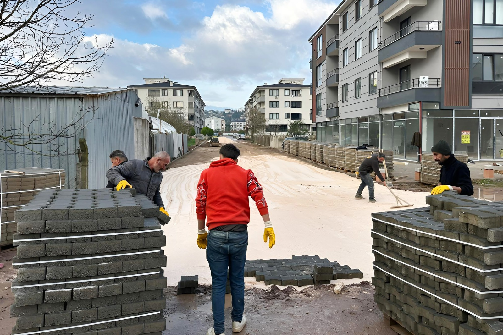 ÇİFTLİKKÖY’DE ASFALT VE PARKE ÇALIŞMALARI SÜRÜYOR 6 ÇİFTLİKKÖY’DE ASFALT VE PARKE ÇALIŞMALARI SÜRÜYOR