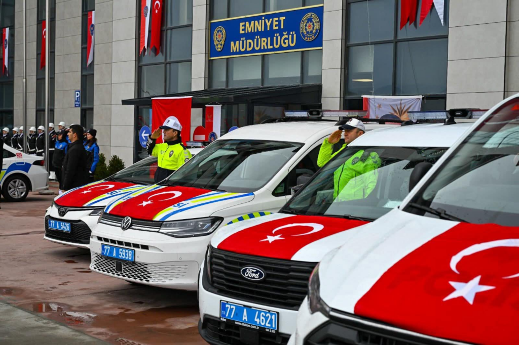 Yalova Emniyetine 27 Yeni Hizmet Aracı Teslim Edildi