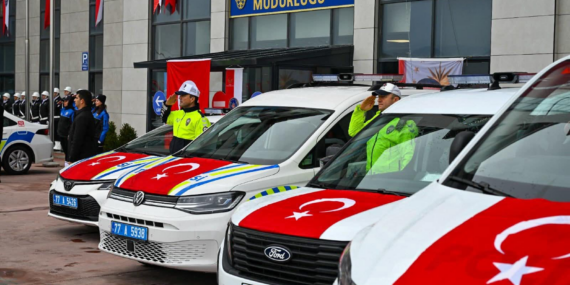 Yalova Emniyetine 27 Yeni Hizmet Aracı Teslim Edildi