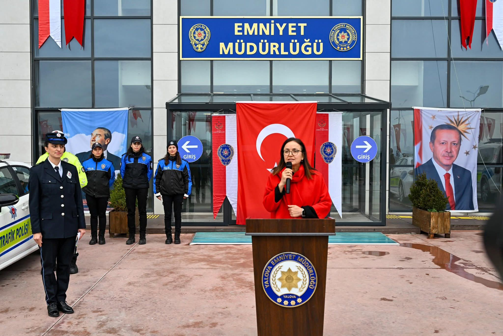 Yalova Emniyetine 27 Yeni Hizmet Aracı Teslim Edildi