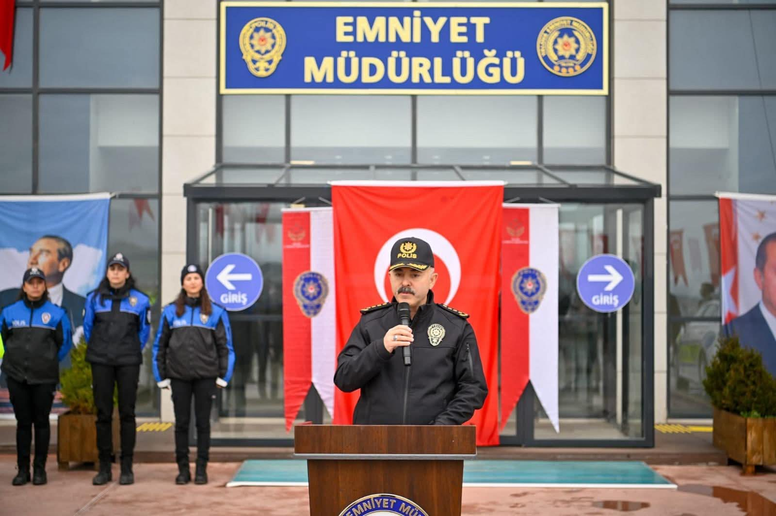 Yalova Emniyetine 27 Yeni Hizmet Aracı Teslim Edildi