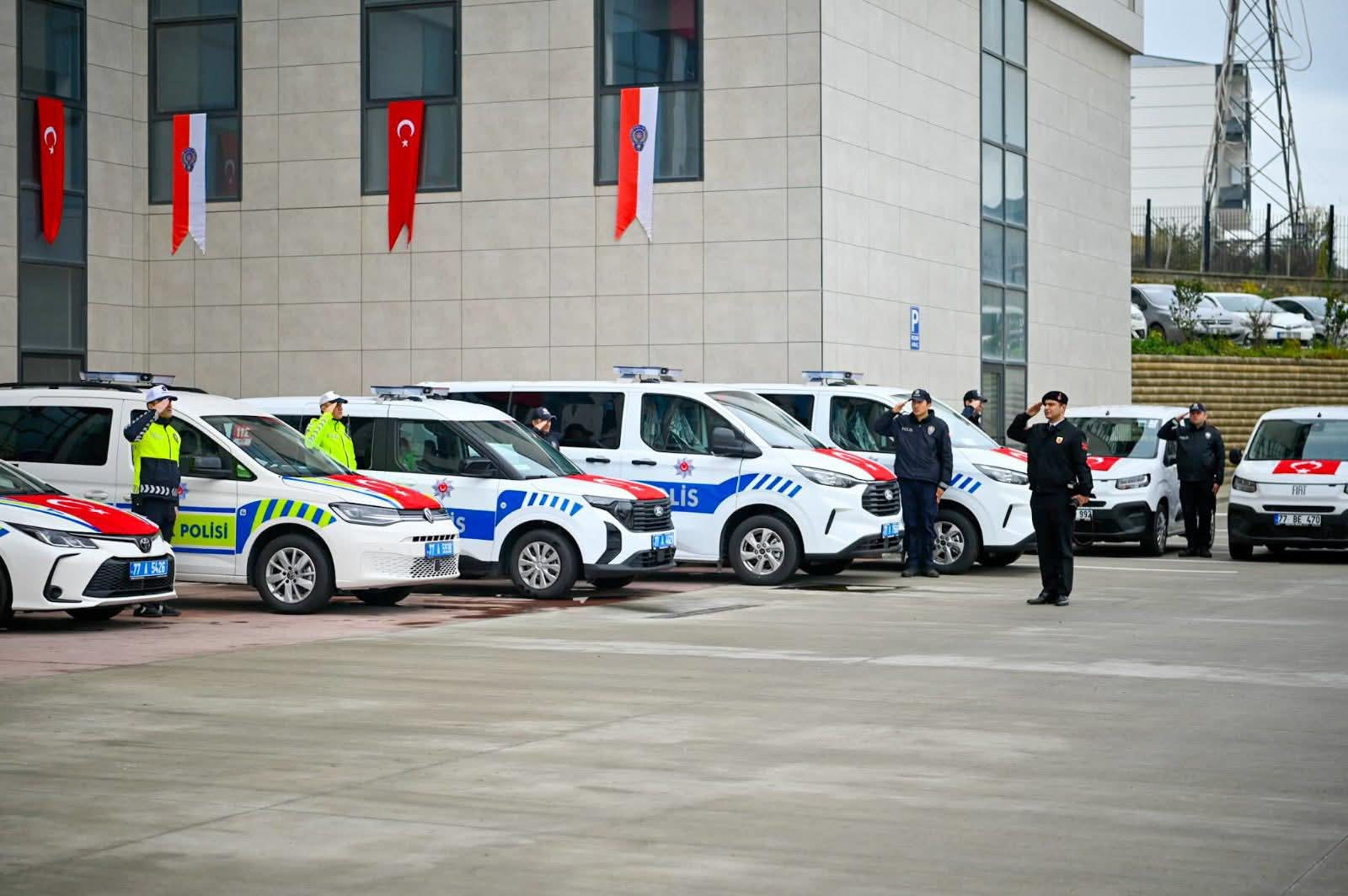 Yalova Emniyetine 27 Yeni Hizmet Aracı Teslim Edildi