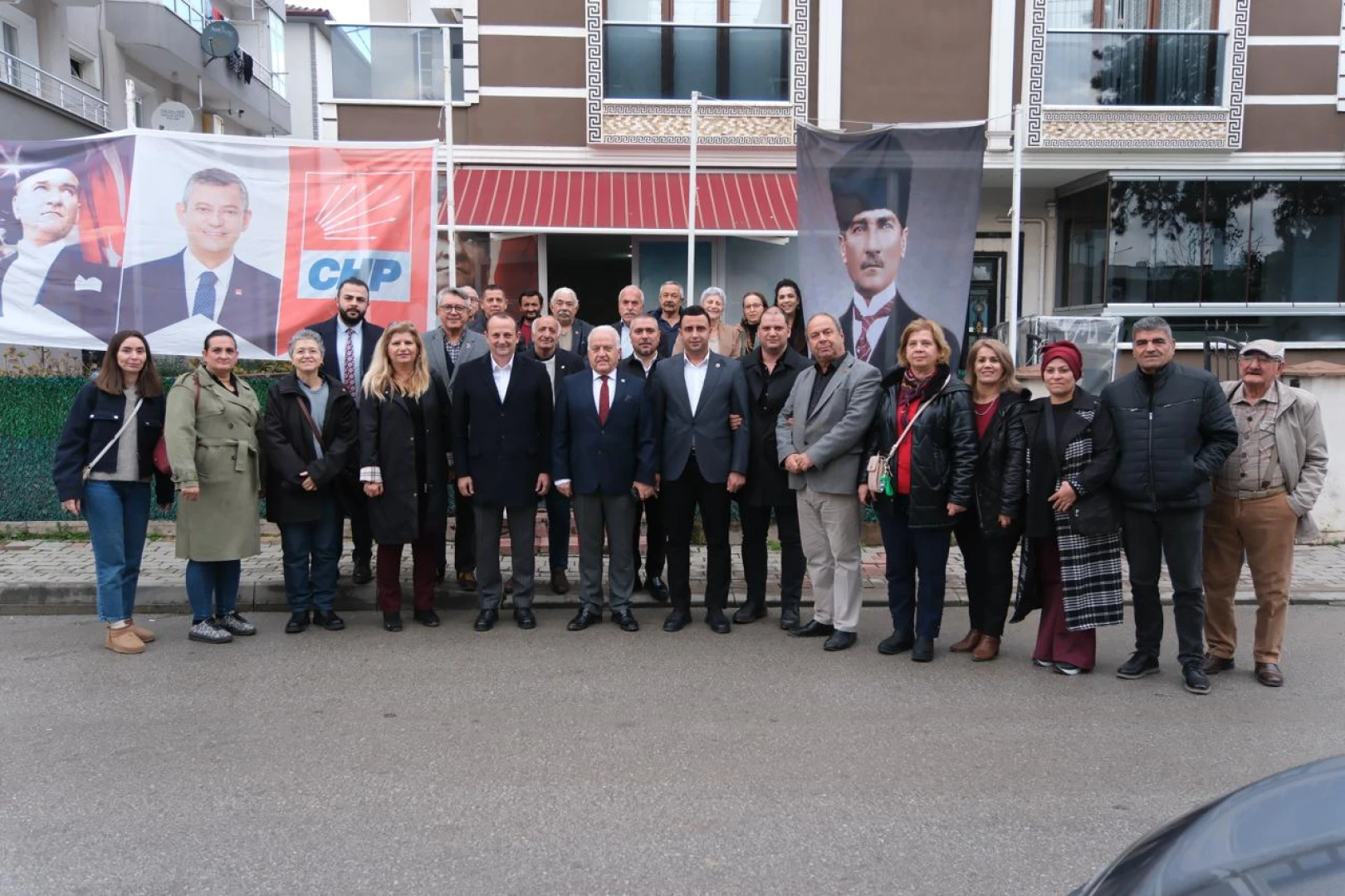 BAŞKAN YELE VE MİLLETVEKİLİ BECAN ESNAFLA BİR ARAYA GELDİ