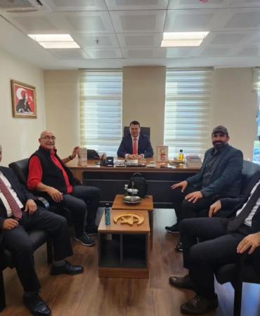 Gazeteci Osman Tanburacı’nın Yalova Adliyesi Ziyareti: Genç Hukukçulara Övgü