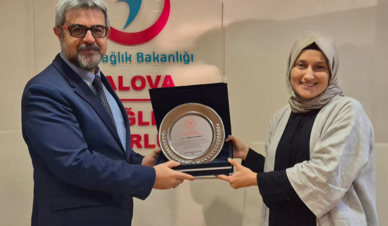 Yalova Sağlık Müdürlüğü’nde Duygusal Veda: Çiğdem Korkut Görevinden Ayrıldı