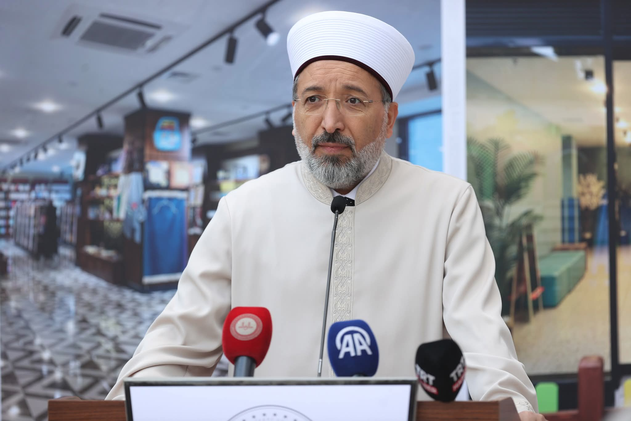 Diyanet İşleri Başkanı Arpaguş: “Gelecek Nesillerimizi İnancımızın Değerleriyle Yetiştirmenin Güzelliğini Yaşıyoruz” 5 Diyanet İşleri Başkanı Arpaguş: “Gelecek Nesillerimizi İnancımızın Değerleriyle Yetiştirmenin Güzelliğini Yaşıyoruz”