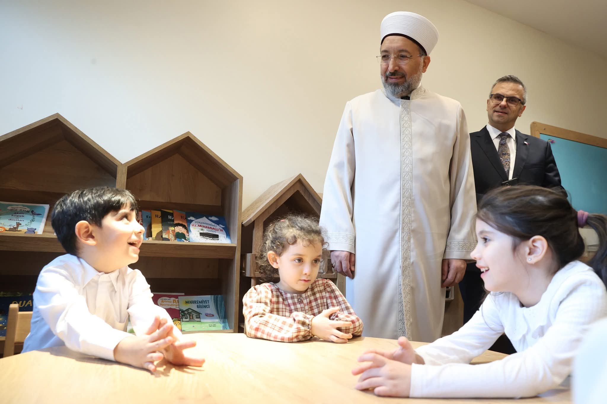 Diyanet İşleri Başkanı Arpaguş: “Gelecek Nesillerimizi İnancımızın Değerleriyle Yetiştirmenin Güzelliğini Yaşıyoruz” 6 Diyanet İşleri Başkanı Arpaguş: “Gelecek Nesillerimizi İnancımızın Değerleriyle Yetiştirmenin Güzelliğini Yaşıyoruz”
