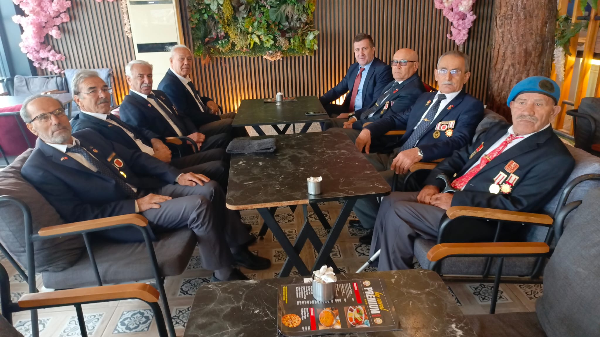 Gazilerden Öğrencilere Tarih Dersi: Armutlu’da Kıbrıs Barış Harekâtı’nın Hatıraları Paylaşıldı