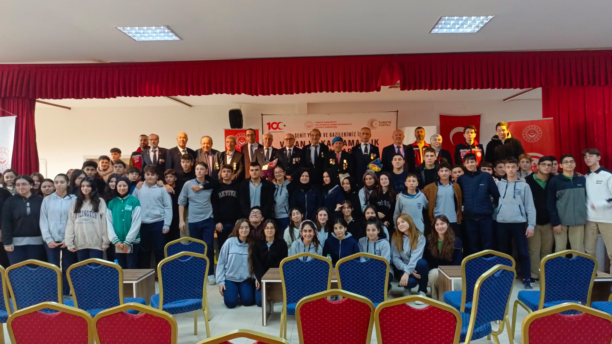 Gazilerden Öğrencilere Tarih Dersi: Armutlu’da Kıbrıs Barış Harekâtı’nın Hatıraları Paylaşıldı 4 Gazilerden Öğrencilere Tarih Dersi: Armutlu’da Kıbrıs Barış Harekâtı’nın Hatıraları Paylaşıldı