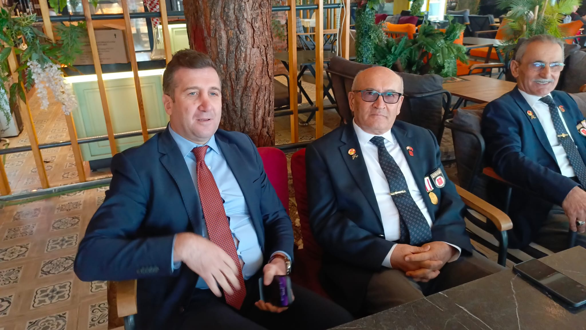 Gazilerden Öğrencilere Tarih Dersi: Armutlu’da Kıbrıs Barış Harekâtı’nın Hatıraları Paylaşıldı 7 Gazilerden Öğrencilere Tarih Dersi: Armutlu’da Kıbrıs Barış Harekâtı’nın Hatıraları Paylaşıldı